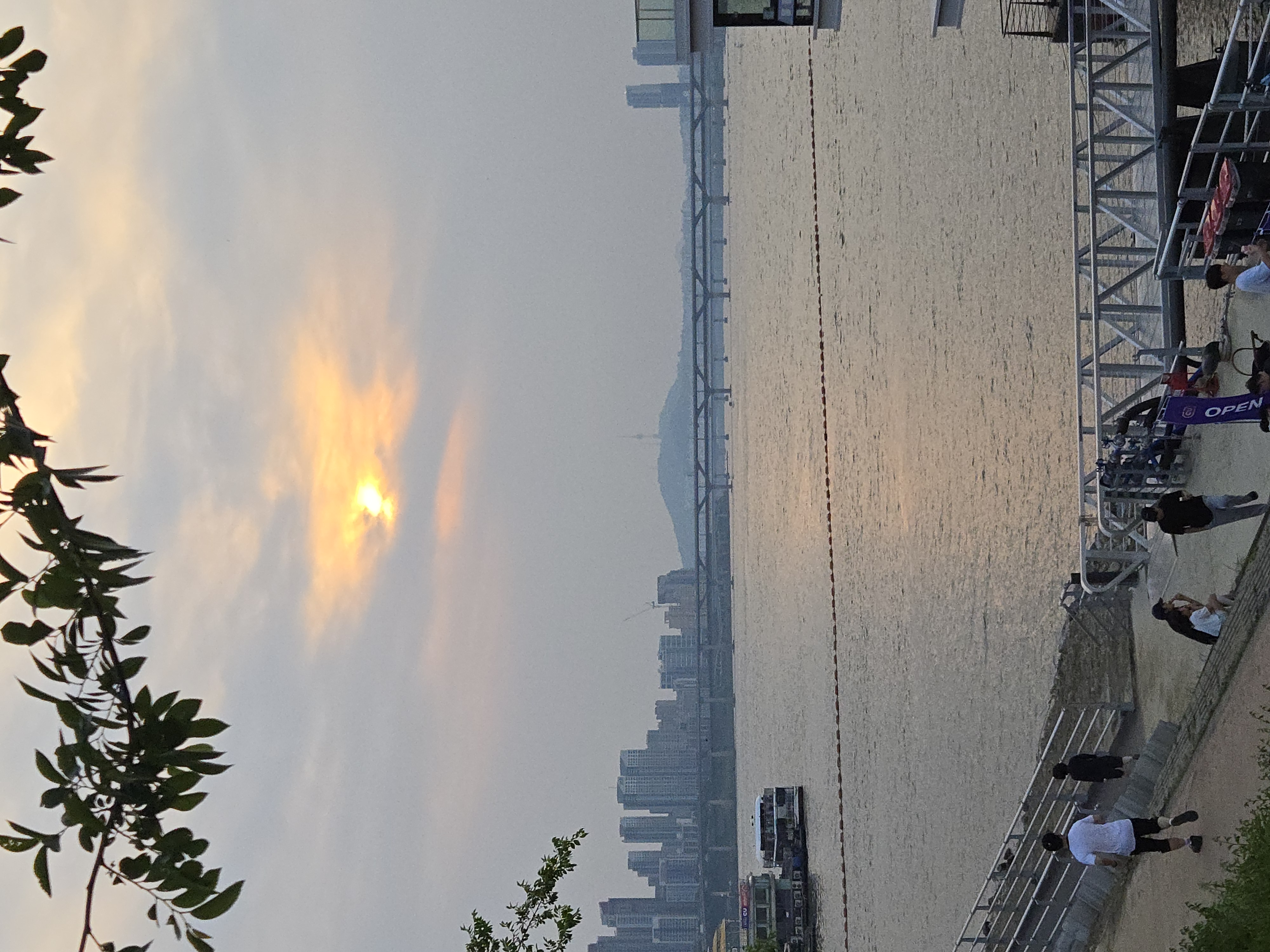 250601 소비일기 - 정말로 원하는 것은 기대한 것과 실제 결과의 차이를 경험하는 일이다. 즉 우리는 기대한 것보다 더 좋은 결과를 얻었을 때 만족과 성취감을 느낀다.